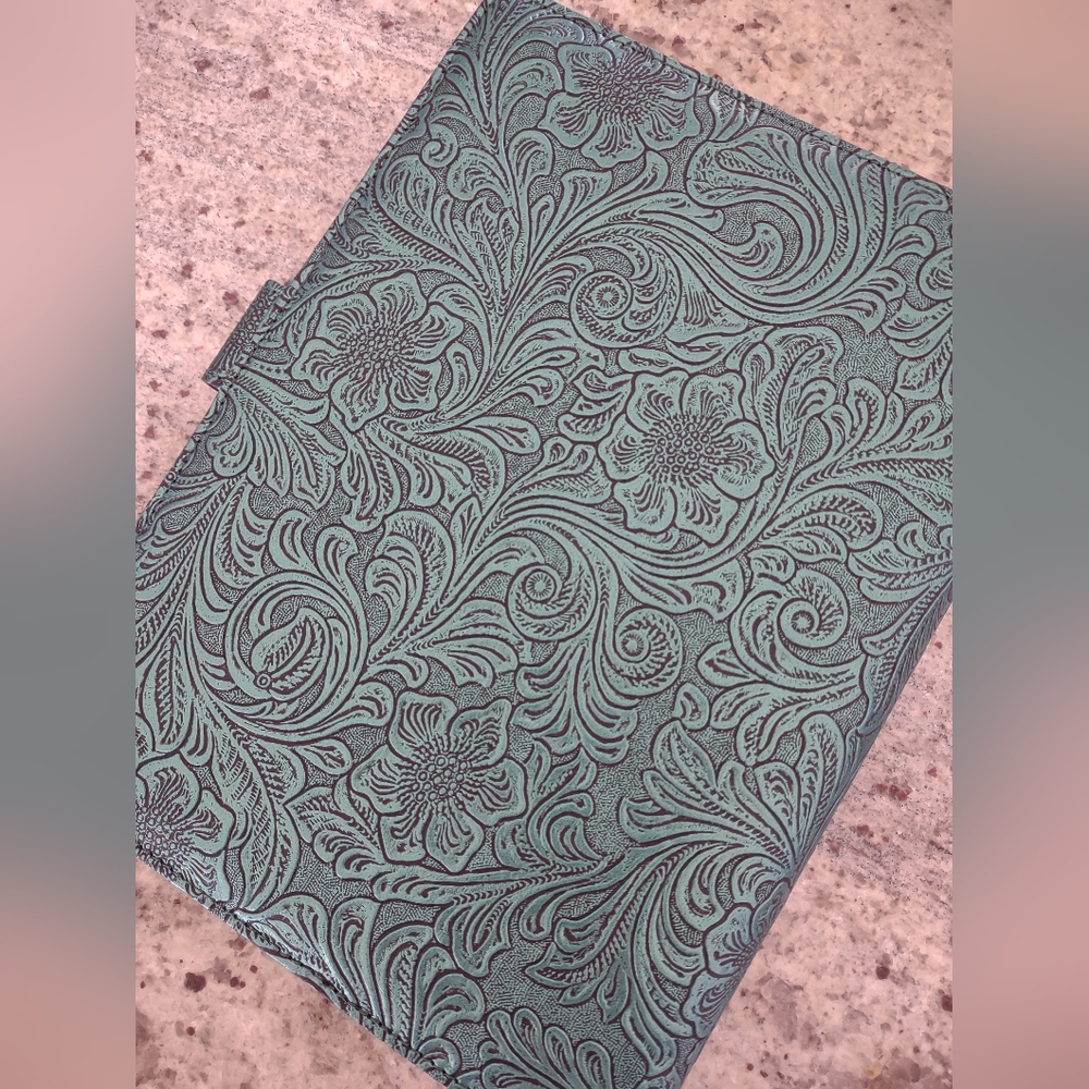 Embossed A5 Binders with Key Chain - Picture 3 of 15